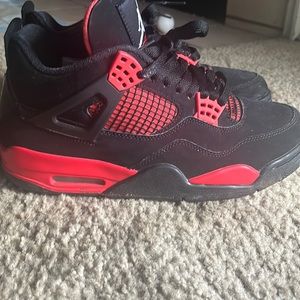 Jordan 4 thunder reds